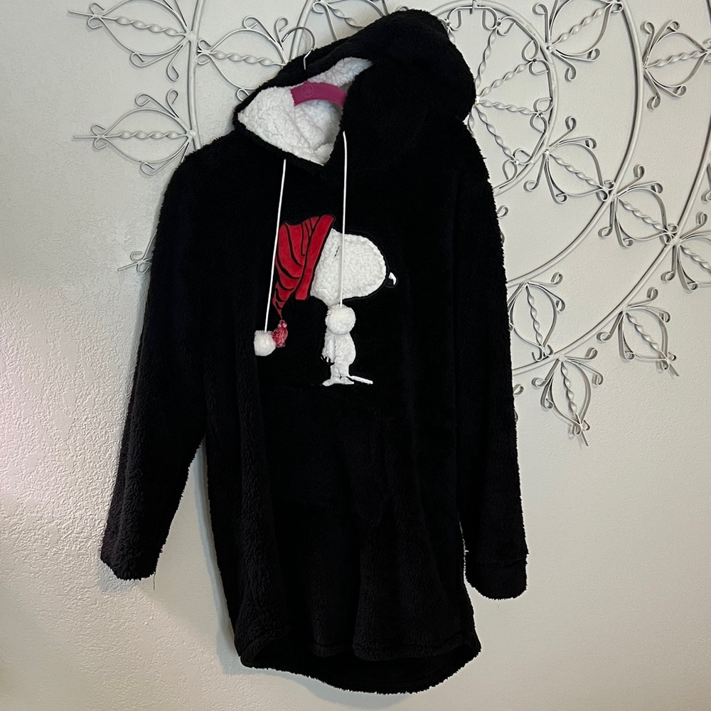 Peanuts robe/sleep shirt. Size L